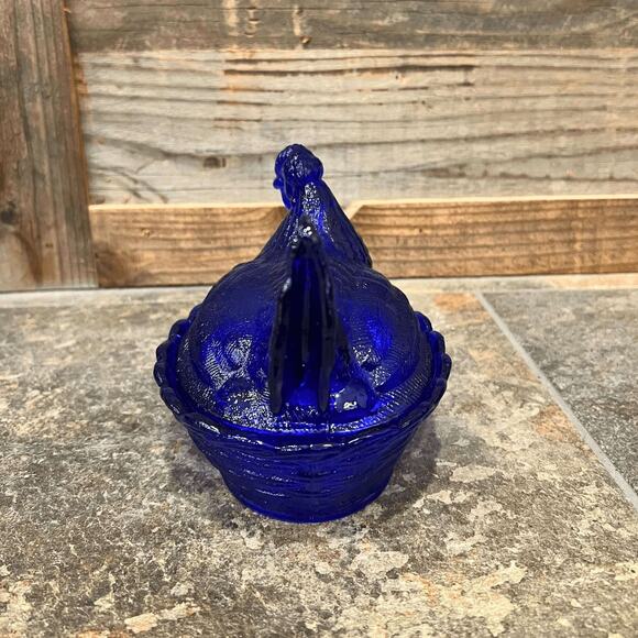 Cobalt Glass Hen on Nest - Picture 4 of 4